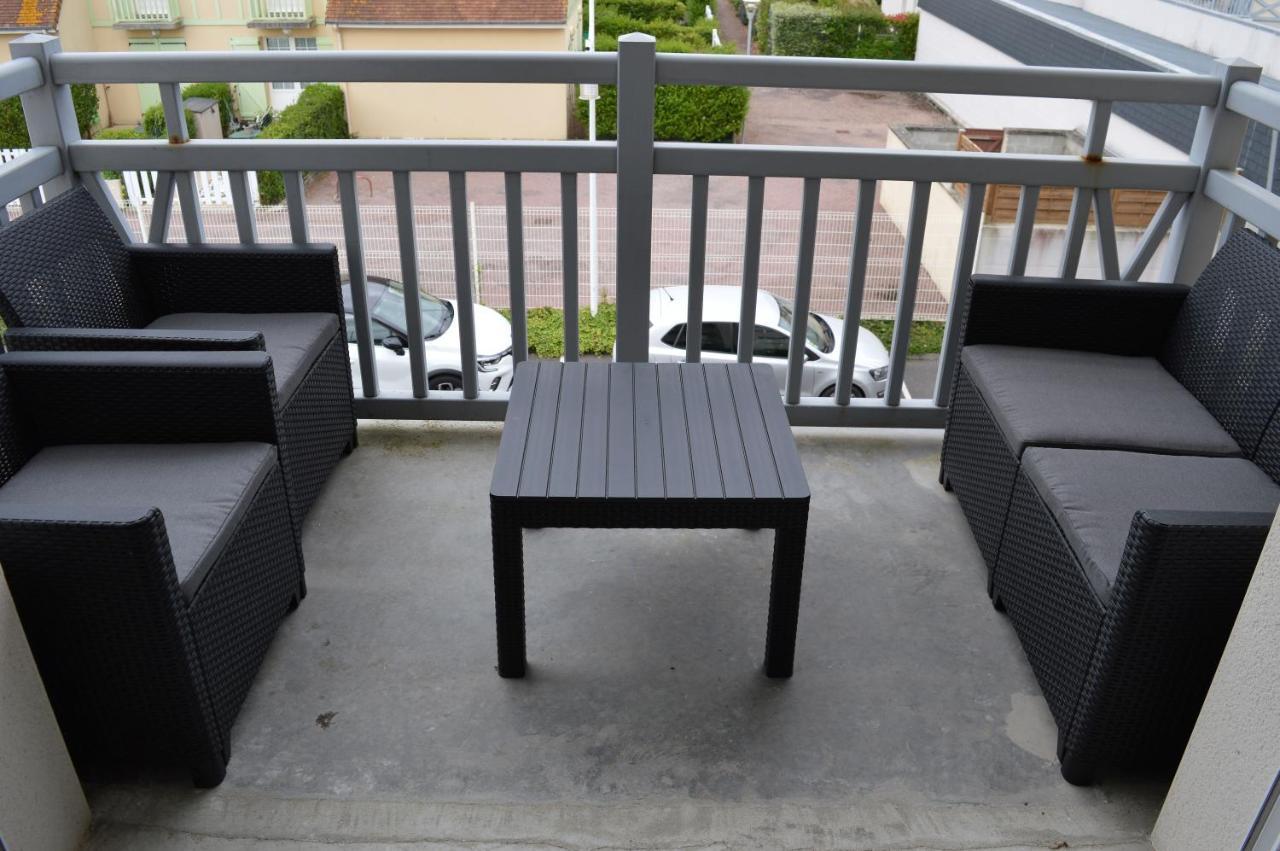 Appartement Spacieux Avec Balcon - A 50M De La Plage กูร์เซิล-โซร์-แม ภายนอก รูปภาพ
